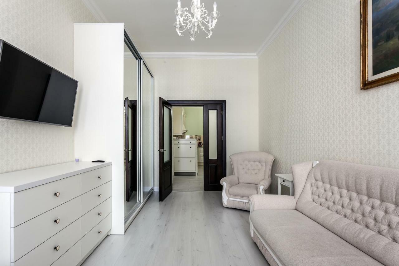 Lux In The Center Apartment Lviv